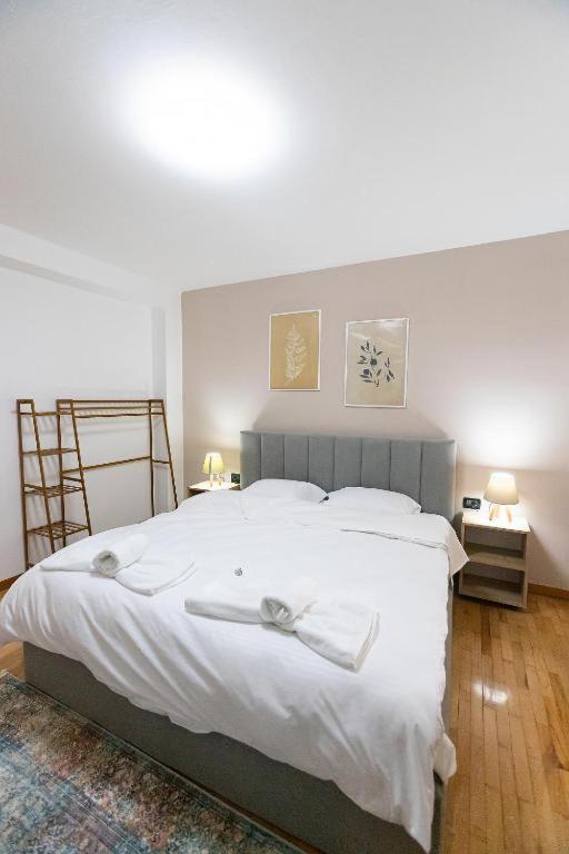 Light-2 Lovely Apartment In Tirana Exterior photo